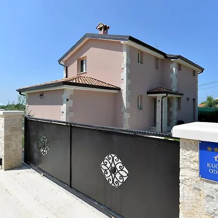 Mit Privatpool Fuer 8 Personen Ca 150 Qm In Vrznaveri, Istrien Istrische Riviera בית נופש *
