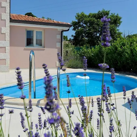 Mit Privatpool Fuer 8 Personen Ca 150 Qm In Vrznaveri, Istrien Istrische Riviera *
