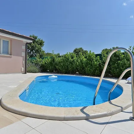 Mit Privatpool Fuer 8 Personen Ca 150 Qm In Vrznaveri, Istrien Istrische Riviera Hébergement de vacances