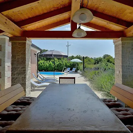 Hébergement de vacances Mit Privatpool Fuer 8 Personen Ca 150 Qm In Vrznaveri, Istrien Istrische Riviera Poreč